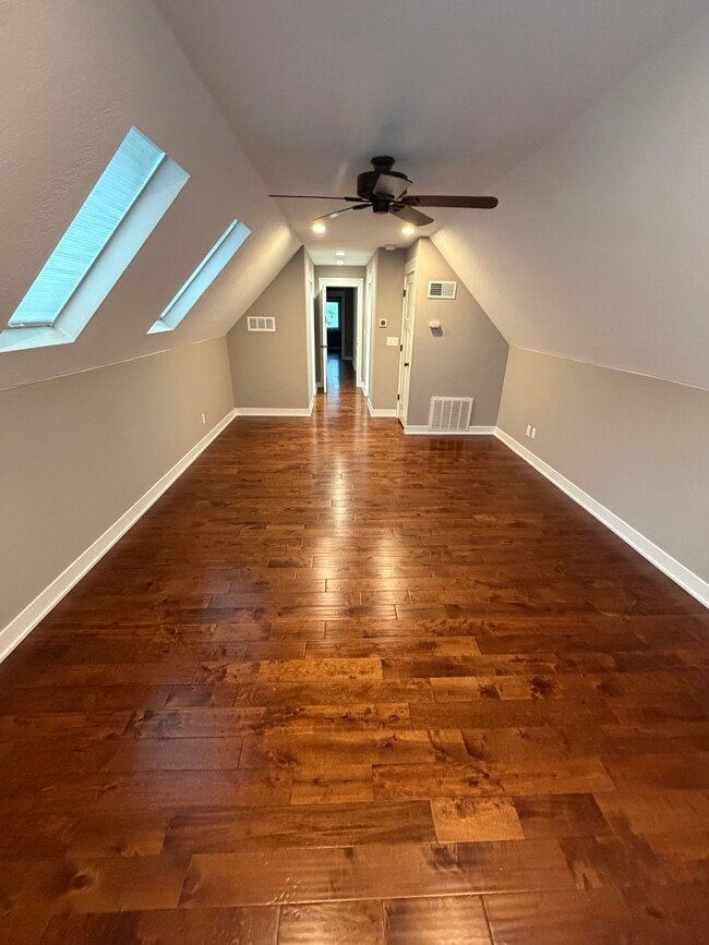 Dormitorio principal - 704 Briarwood Ter