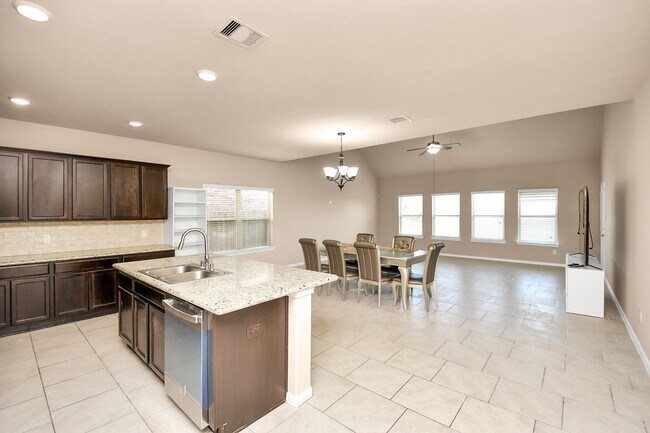 Photo - 719 Longstreet Dr