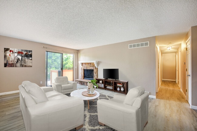 Building Photo - 6505 Kalua Rd Unit 202