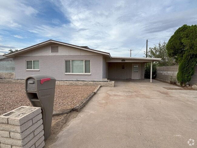 Building Photo - 1202 Santa Fe St Rental