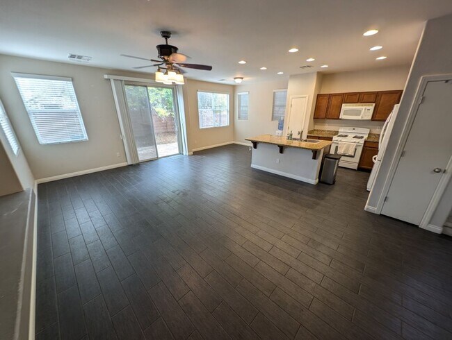 Photo - 7570 Dobroyd Dr