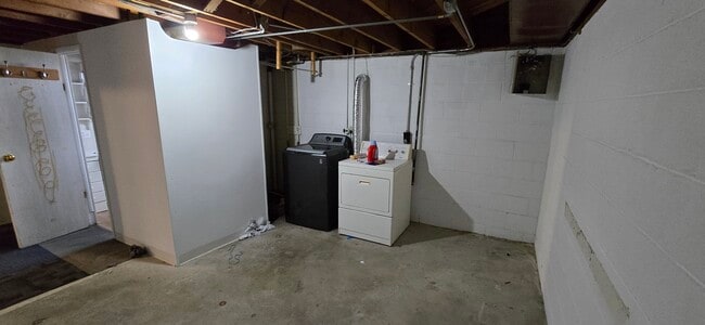 Photo - 2027 Glenbrook Dr