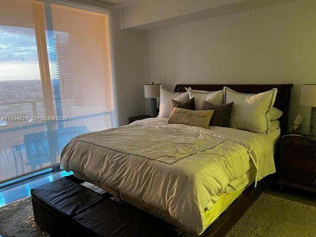 Photo - 68 SE 6th St Unidad 68 SE 6th St # 3108