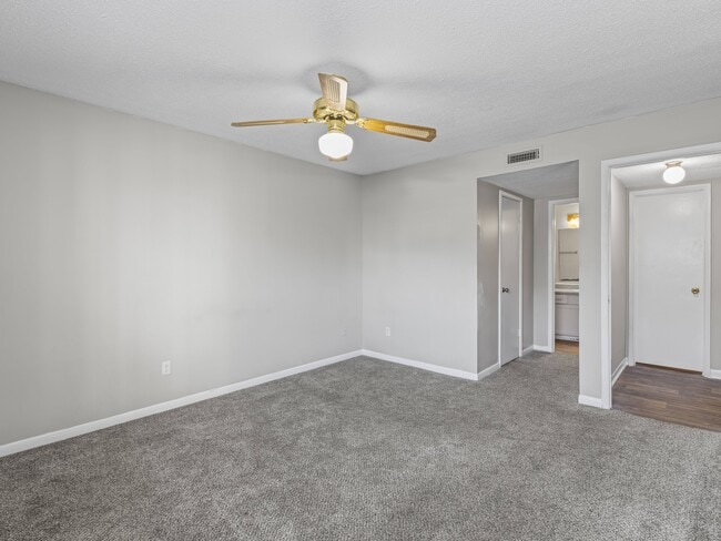 Our Montgomery apartments offer comfortable rooms with plush carpeting and ceiling fans for year-round comfort, professionally operated by Highlands Vista Group.