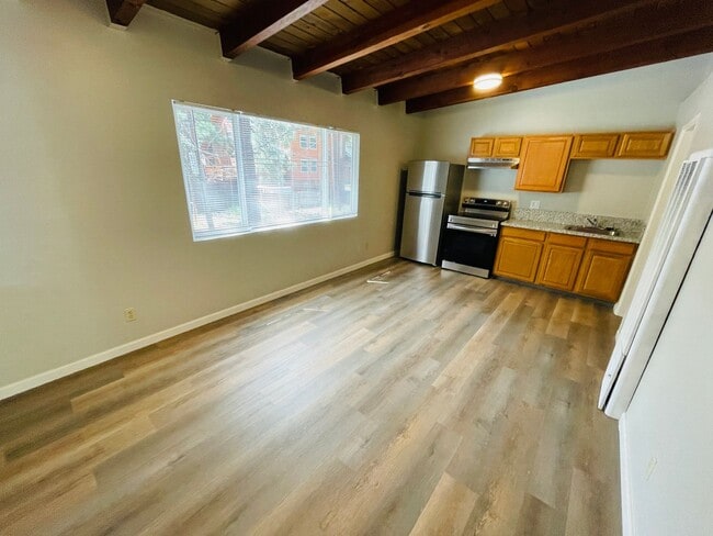 Building Photo - Studio apartment for RENT in South Lake Tahoe Unit 5