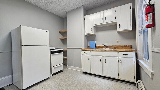 Building Photo - 234 Pearl St Unit APT 3