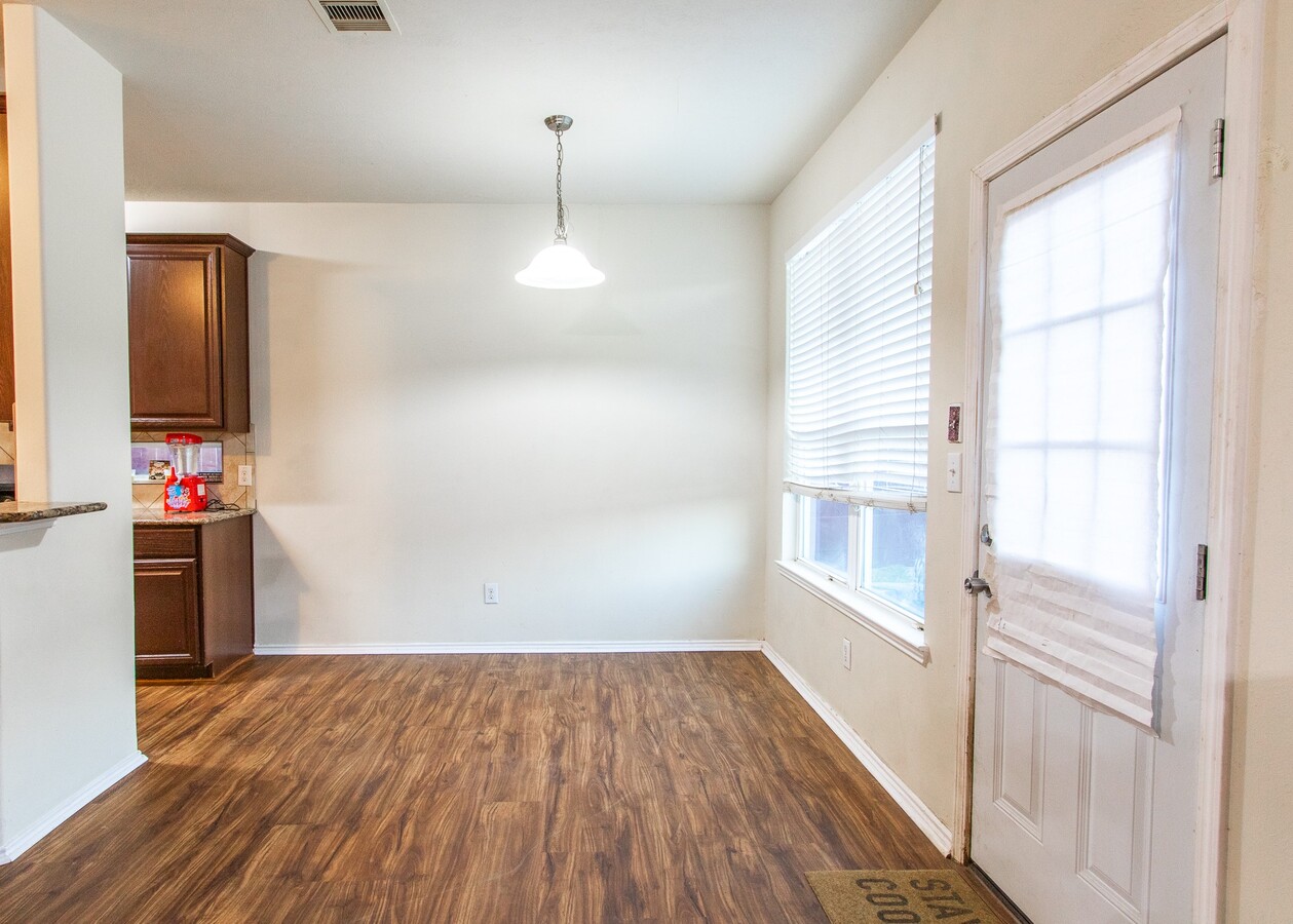 Photo - 1107 Arum Rd