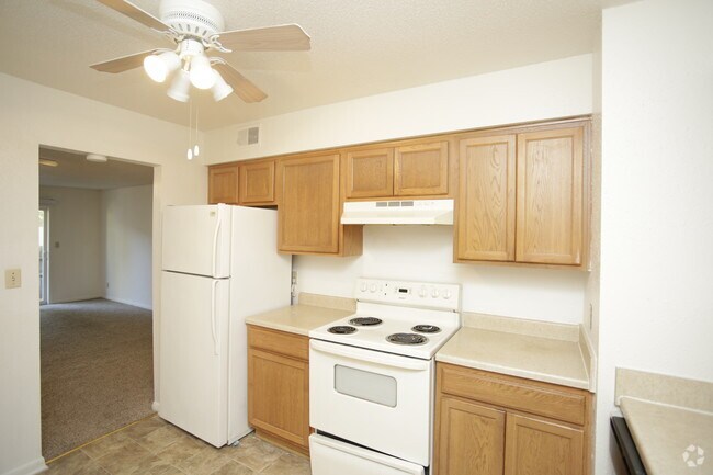 2BR, 1BA - 912 SF