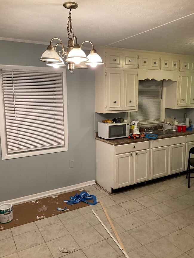 Kitchen - 1570 Sherrill Dr