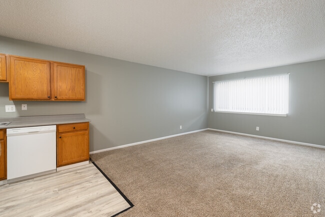 1BR, 1 BA - 660SF - Fountain Oaks Apartments
