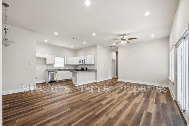 Photo - 1220 Jones St Casa