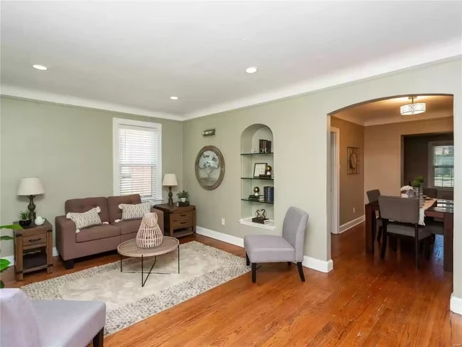 Photo - 8739 White Ave