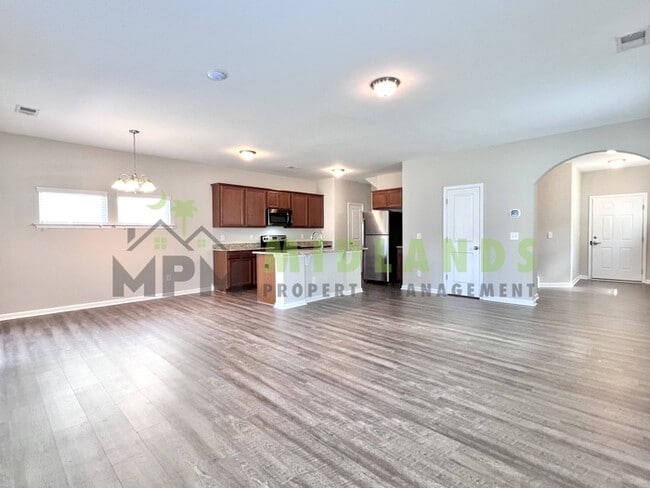 352 Eagle Feather Loop