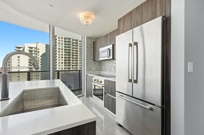 Photo - 488 NE 18th St Unidad 3801