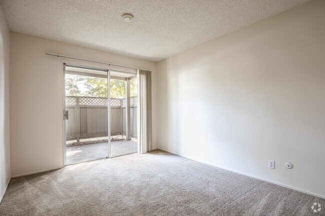 1BR, 1BA - 630SF