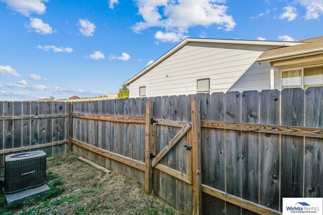 Building Photo - Derby Schools Rental