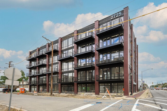 Building Photo - 2725 N Thatcher Ave Unit 506