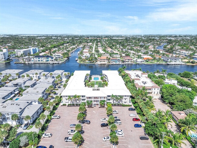 Building Photo - 1198 Hillsboro Mile Unit 212