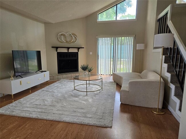 Photo - 422 S Netherwood Cres