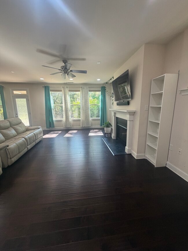 Photo - 220 Concordia Woods Dr