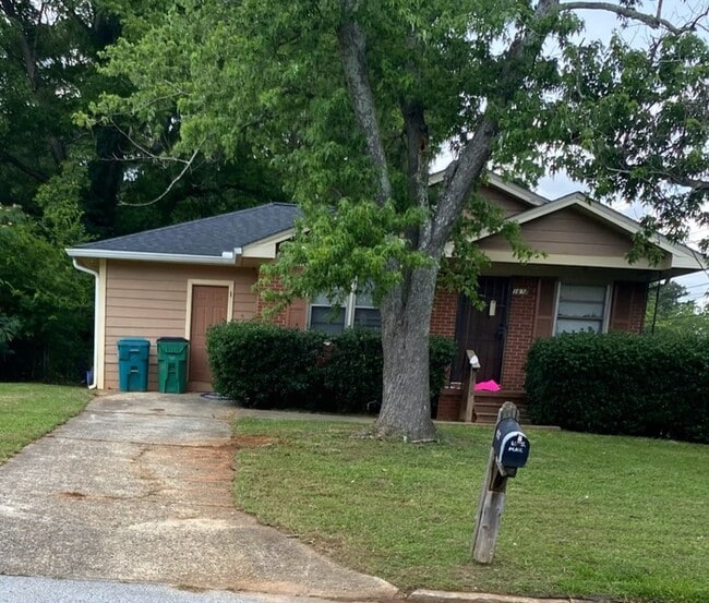 Three Bedroom Brick Ranch Home, Total Elec... - Three Bedroom Brick Ranch Home, Total Elec...