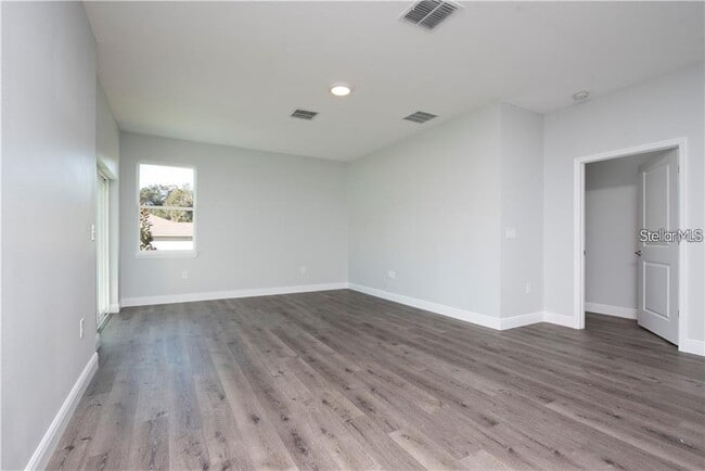 Photo - 574 Geraldine Dr