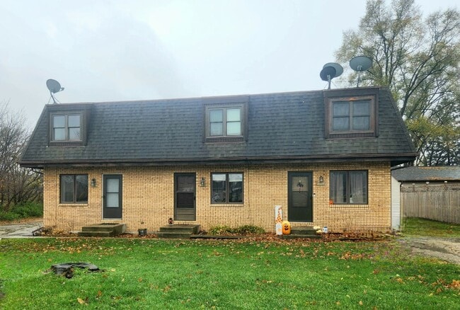 Building Photo - 326 E 2nd St