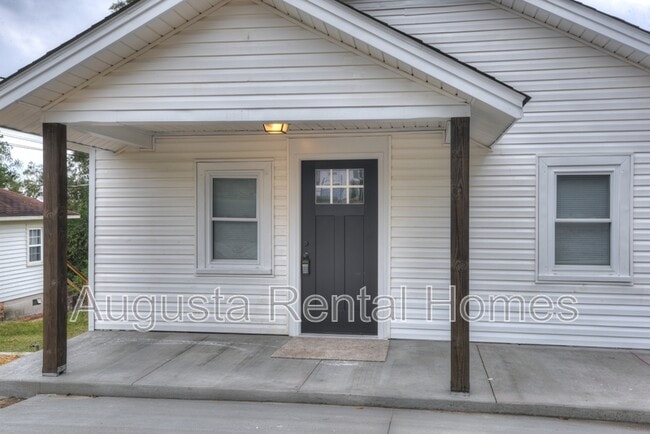 Photo - 2753 Hazel St