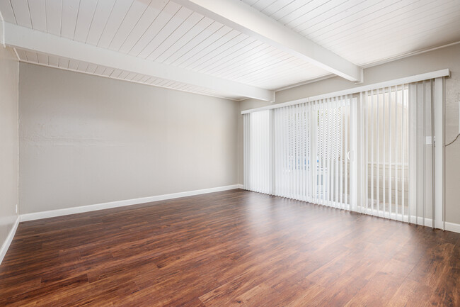 Building Photo - 3448 OHC Rental