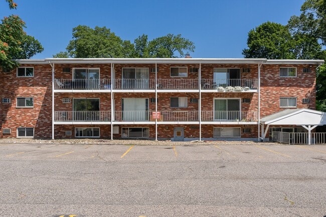 Building Photo - 73 Charlesbank Rd Unit 104