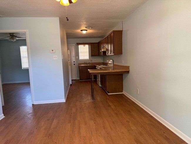 Photo - 1607 W Elm St