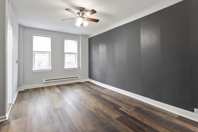 Photo - 5860 N Kenmore Ave