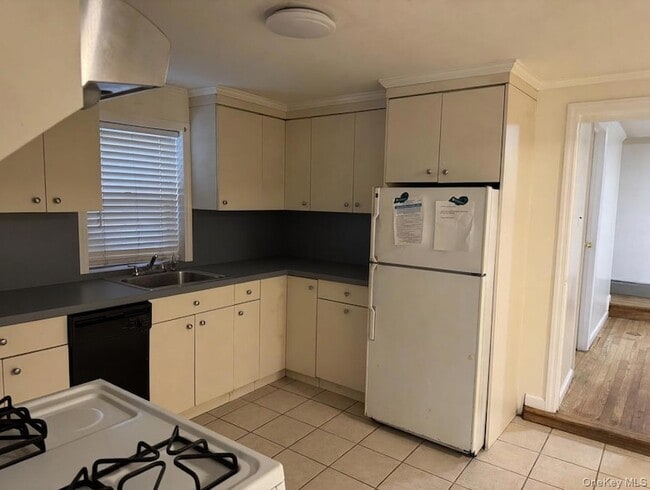 Photo - 189 Elm St Unit 1