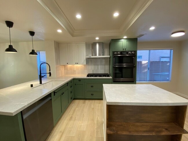 Building Photo - Beautiful 3BD/2.5Bath home within the Rancho Del Oro Village!