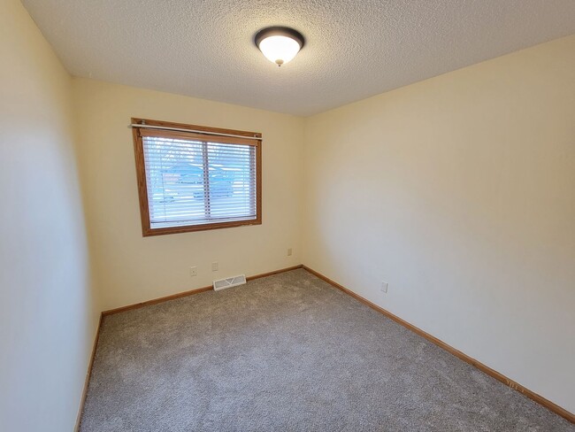 Photo - 4 BD, 2 BA - FENCED IN YARD, PRIVATE TRAILS, FINISHED UPPER AND LOWER LIVING AREAS, ATTACHED GARAGE!