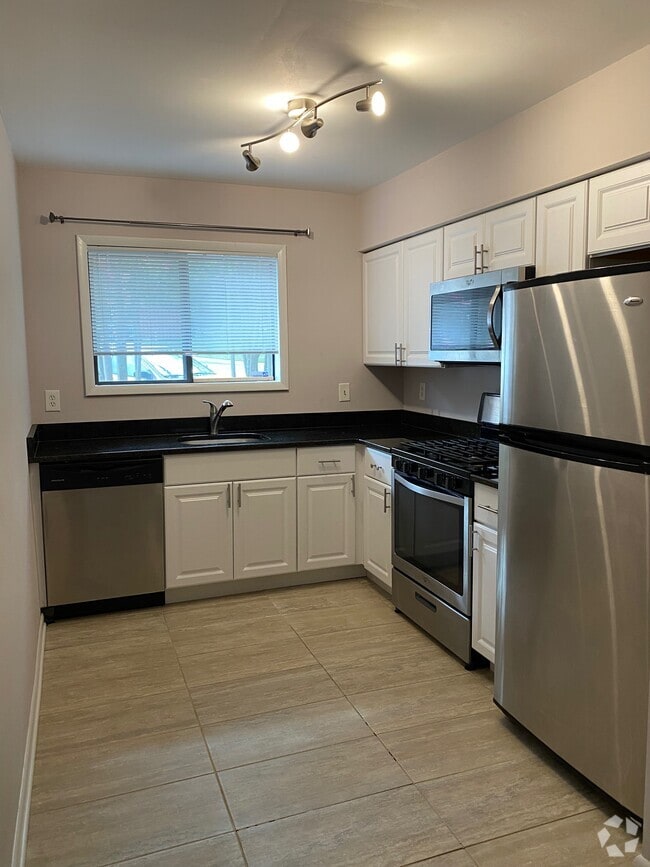 Building Photo - 2704 Dartmouth Rd Unit 5 Rental