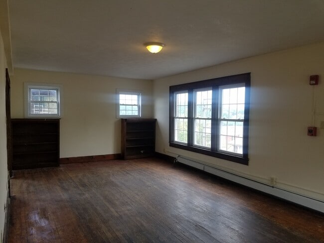 Living room - 678 Spruce St