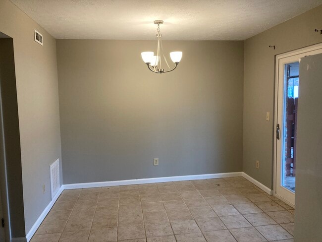 Photo - 831 Clareridge Ln