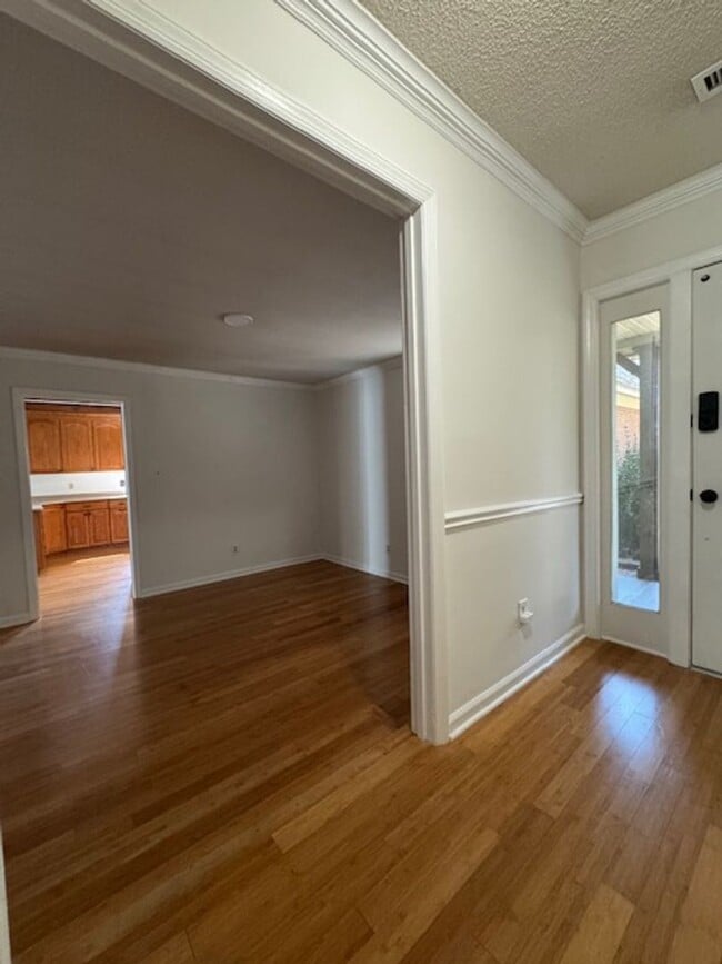 Photo - 305 Glen Oak Dr