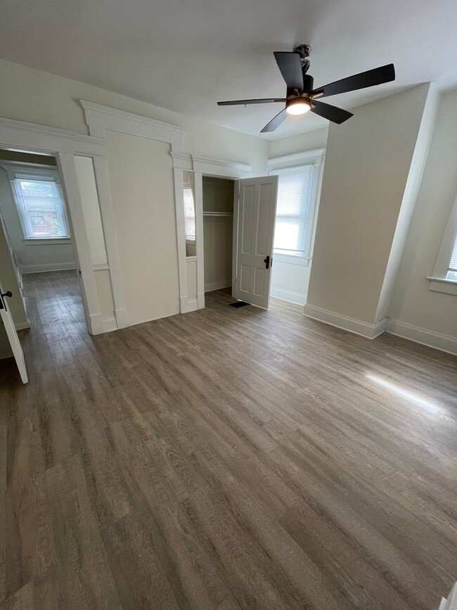 Building Photo - 299 Reinhard Ave Unit 2 Rental