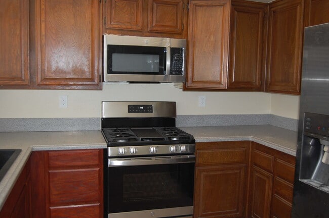 Photo - 6401 Glenfox Dr