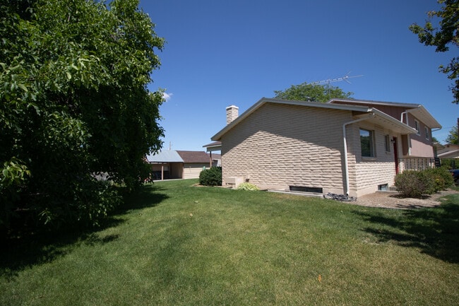 Photo - 889 NW 4th Ave