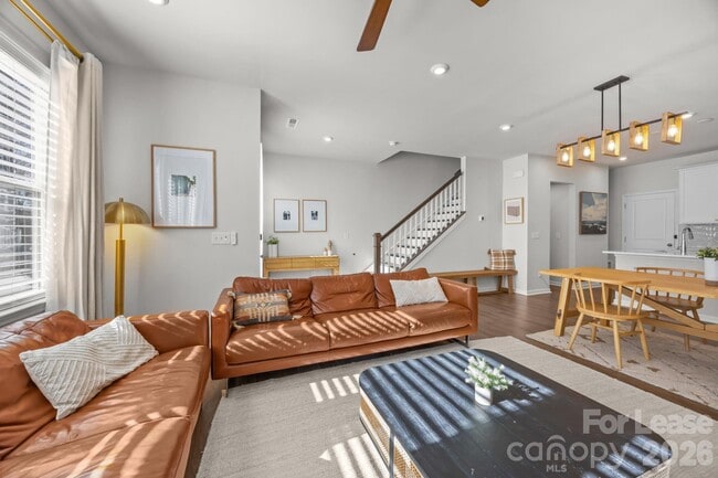 Photo - 915 Kinsey Aly