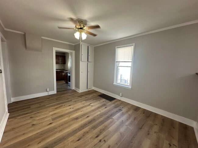 Photo - 211 W 9th St