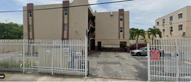Building Photo - 652 NW 3rd St Unit 304