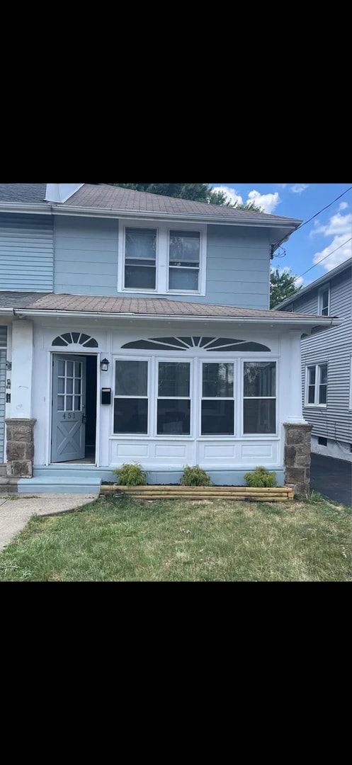 Building Photo - Renovated Twin Home Now Available for Immediate Move In