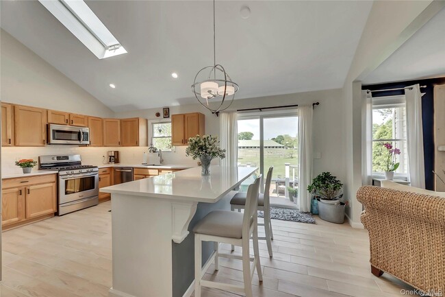 Photo - 170 Vineyard Way