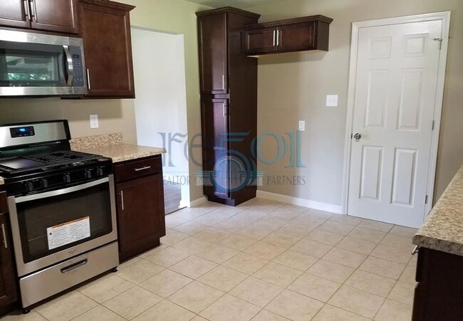Photo - 6 Broadmoor Dr