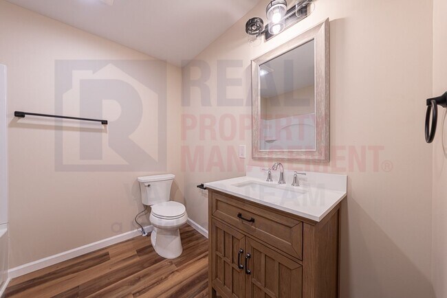 Photo - 5066 Newton Falls Rd Unit #2 - Upper