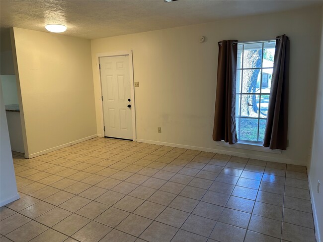 Photo - 1101 Ellen Dr